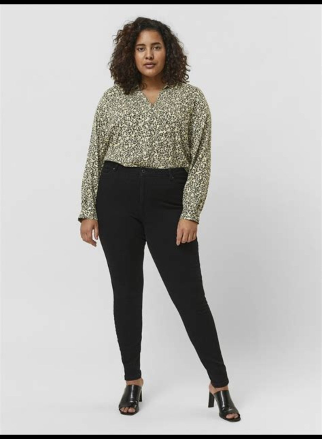 JEANS NERO CURVY VEROMODA ART. 10236971